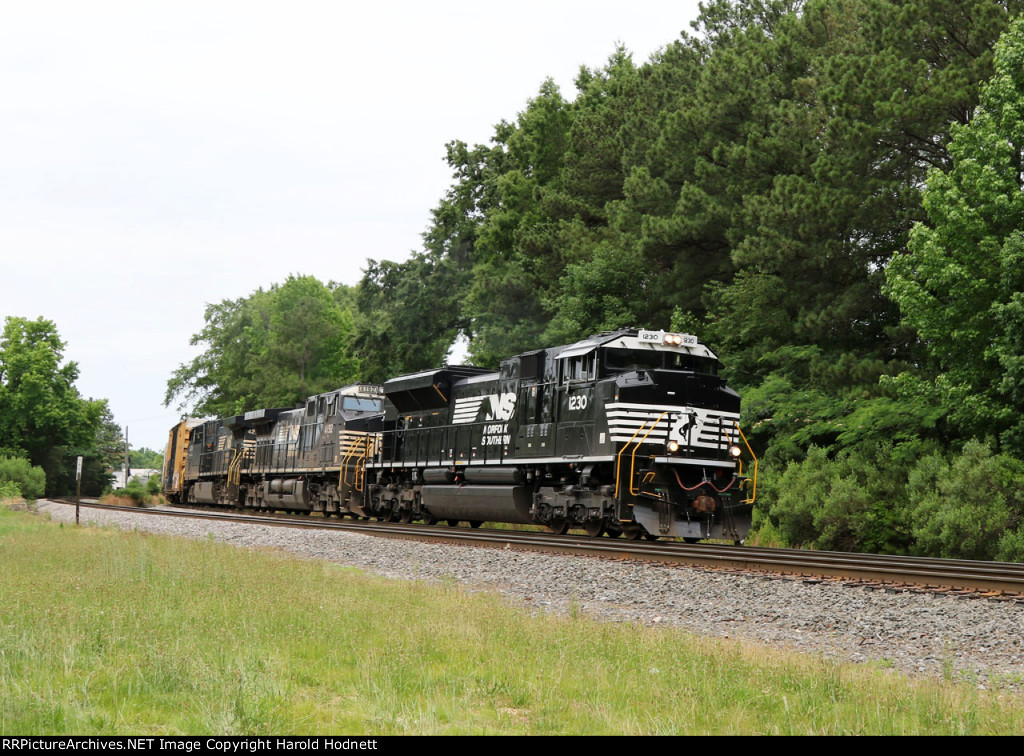 NS 1230 leads train 350-03 eastbound